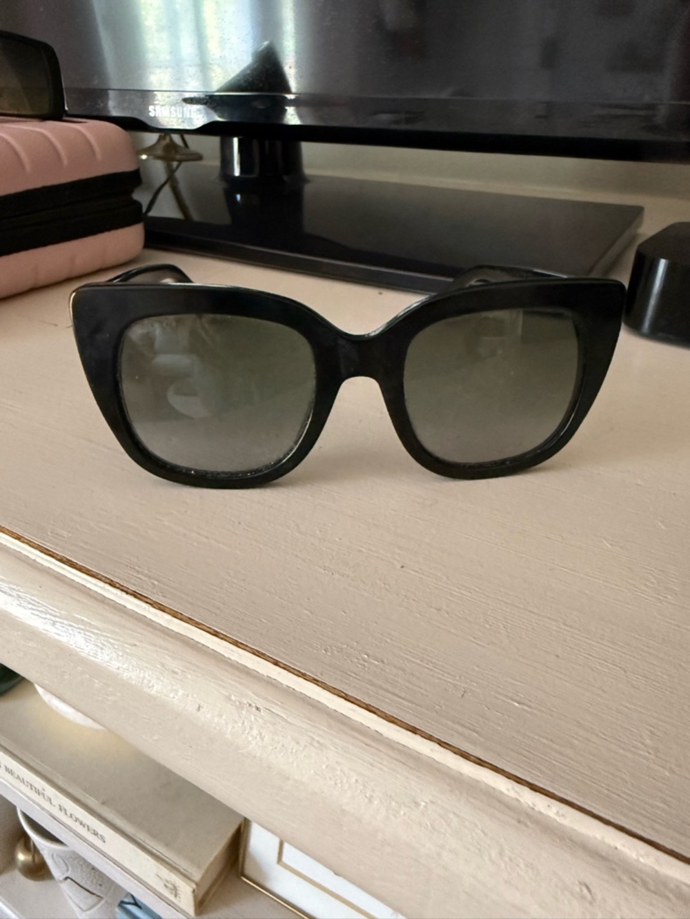 Gucci Black Cat-Eye Sunglasses with Gold Accents - Picture 5 of 11